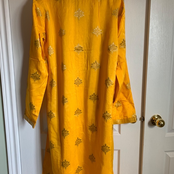 Men’s Kurta in yellow and gold. Pink Lotus by Rina Bhandari - Picture 4 of 6